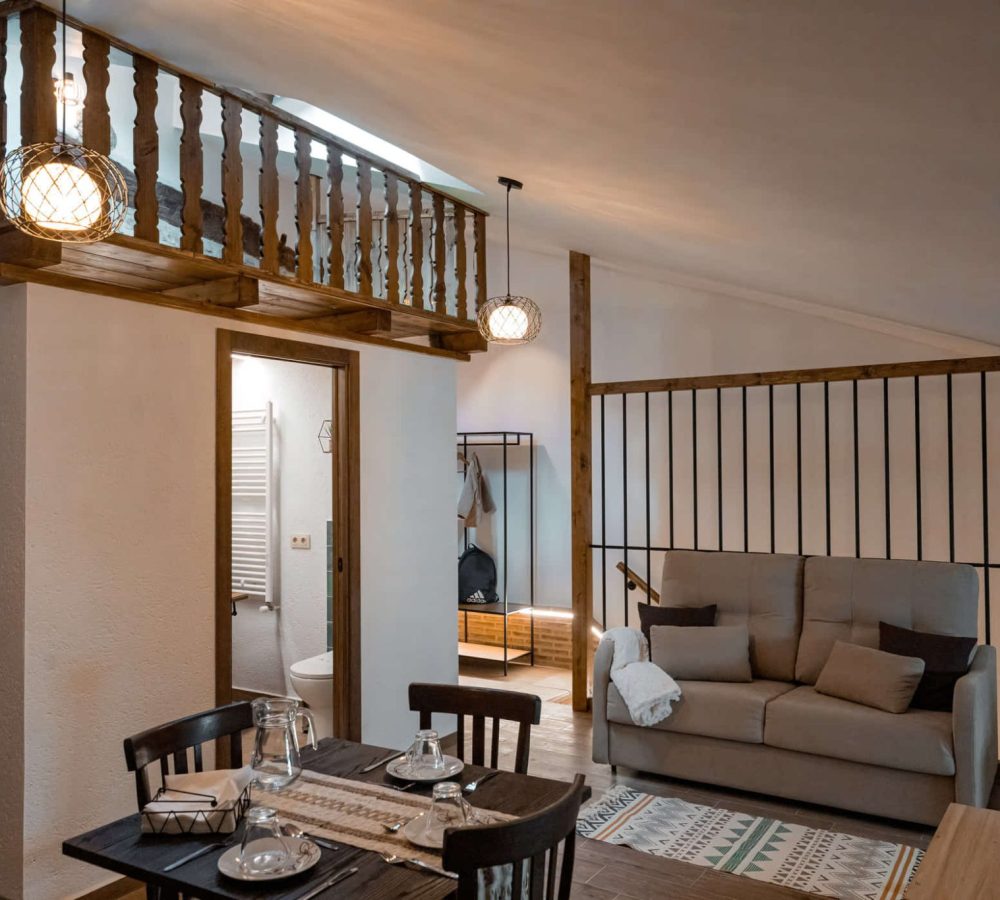 Interior de una vivienda moderna y acogedora.